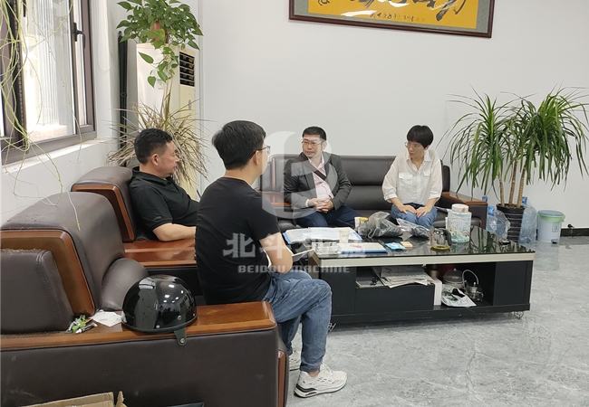 印尼客户来草莓视频APP黄机械考察草莓视频在线观看视频设备,洽谈业务合作