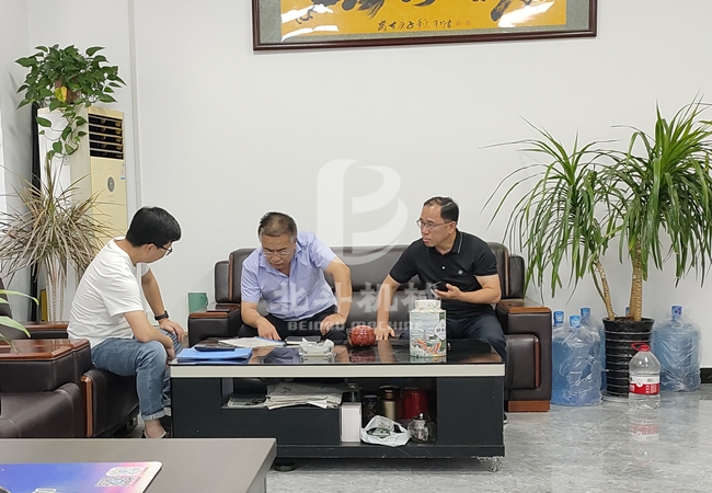 热烈欢迎客户来实地参观环保型垃圾草莓视频在线观看视频
