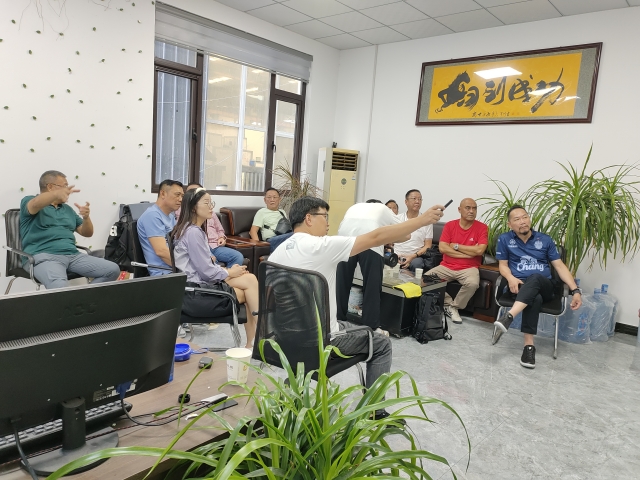 新型生物质草莓视频在线观看视频——客户交流精彩瞬间